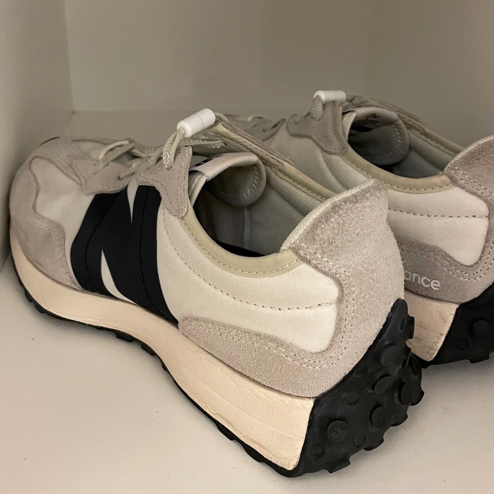 New Balance 327